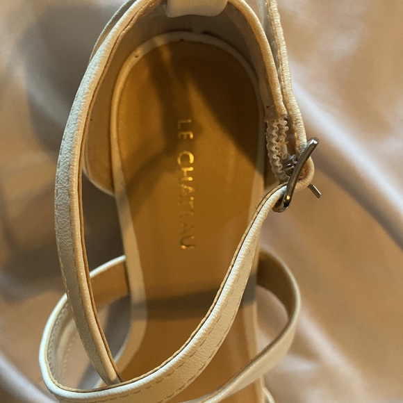 Le Chateau Shoes - Picture 2 of 3